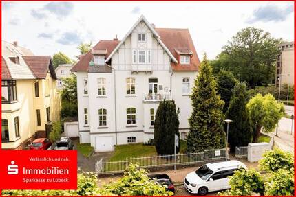 Repräsentatives Altbau-Mehrfamilienhaus in begehrter Lage - 4 Wohneinheiten zzgl. Bürofläche im EG - Lübeck St. Gertrud