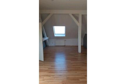 Schöne große DG Wohnung - 650,00&nbsp;EUR Kaltmiete, ca.&nbsp; 79,00&nbsp;m&sup2; in Essen (PLZ: 45143) Stadtbezirk III