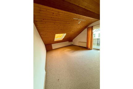 Helle Dachgeschosswohnung mit Balkon und Garage in Kirchbrombach - frisch renoviert - Brombachtal