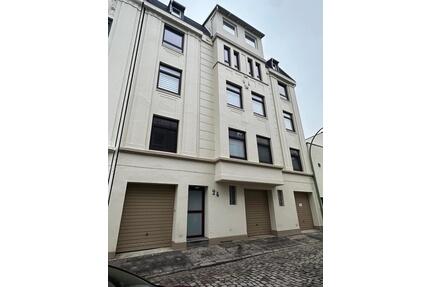 Zentrale 4-Zimmer Wohnung im modernisierten 4-Parteienhaus - Bremerhaven Mitte