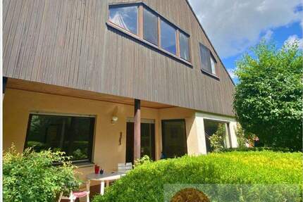 Zentral Wohnen in Kassel Kirchditmold: Charmantes Zweifamilienhaus mit schönem Garten