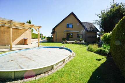 Haus zum Kaufen in Rheinberg-Wallach 385.000,00 € 200 m²