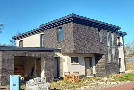 Rohbau-EFH (BJ 2019) mit 326 m² Wohnfläche auf 883 m² Grundstück - Aurich / Sandhorst