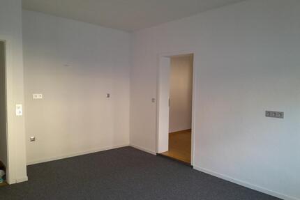 Haus mit Scheune + 2 Garagen & Doppelgarage + Hof & Garten - Hellenhahn-Schellenberg