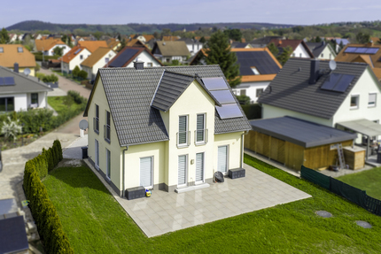 *RESERVIERT* - Einziehen & wohlfühlen: neuwertiges EFH mit Erdwärmeheizung, Terrasse und ca. 118 m² Wohnfläche in Top-Zustand in Caaschwitz!