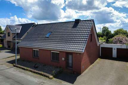 Haus zum Kaufen in Hemmoor 239.000,00 € 179.98 m²