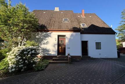 Charmantes Ein-Zweifamilienhaus mit großem Garten in Bremen-Schönebeck - viel Potenzial!