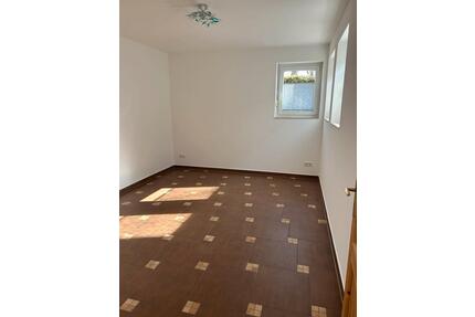 Helle Souterrain-Wohnung, 2 Zimmer, ca. 70 m2 mit Terasse! - Berlin Marzahn-Hellersdorf