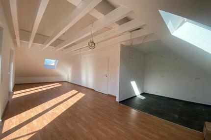 4-Zimmer-Dachgeschoss-Wohnung - 1.752,00&nbsp;EUR Kaltmiete, ca.&nbsp; 112,00&nbsp;m&sup2; in Kahl am Main (PLZ: 63796)