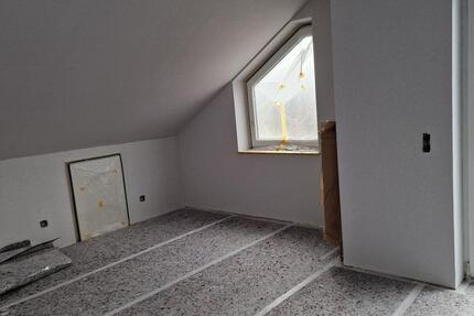 Wohnung im Dachgeschoß - 700,00&nbsp;EUR Kaltmiete, ca.&nbsp; 88,00&nbsp;m&sup2; in Osann-Monzel (PLZ: 54518)