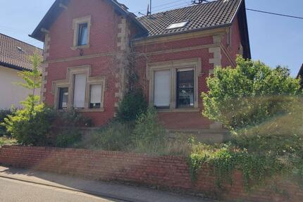 Freistehendes und saniertes Einfamilienhaus - Saarwellingen