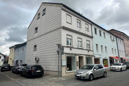 Wohn-Geschäftshaus mit Dachterrasse in EichendorfZentrum