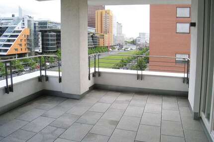 Wohnung zum Mieten in Berlin 2.807,01 € 136.24 m²