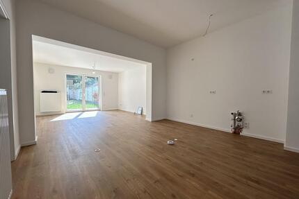Moderne Erdgeschosswohnung mit Gartenabschnitt in Köln-Kalk