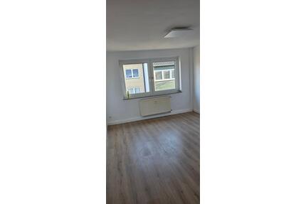Frisch renovierte 2-Zimmer-Wohnung ab 1. April - Oberhausen Osterfeld