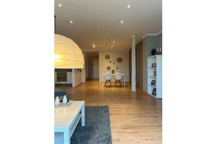 Geschäftsräume ca. 77qm, hell, ruhig gelegen, KFZ-Stellplatz, vermietet - Bamberg