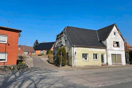 mehrfamilienhaus mit 7 we - 119.000,00&nbsp;EUR Kaufpreis, ca.&nbsp; 360,00&nbsp;m&sup2; in Süderhastedt (PLZ: 25727)