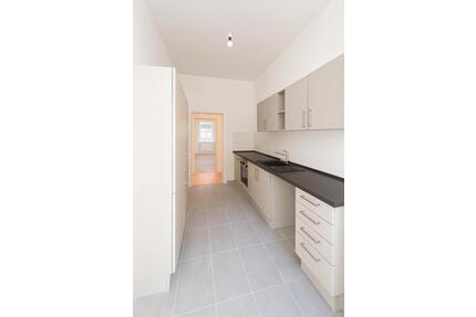 Modern sanierte 2-Zimmer-Wohnung mit Einbauküche - Berlin Neukölln