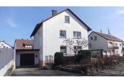 Ein- bis Zweifamilienhaus mit Garten und großer Garage - Frickenhausen