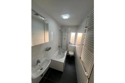 MädchenFrauen WG-Zimmer, direkt am Klinikum. Uni-Nähe. Saniert - Kassel Fasanenhof