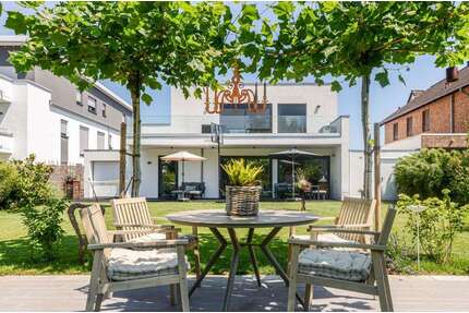 Haus zum Kaufen in Langenfeld 1.990.000,00 € 295 m²