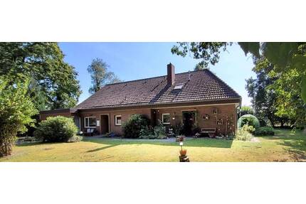 RESERVIERT__ Mit Platz für mehr! 2-Familienhaus auf großem Grundstück in Zetel