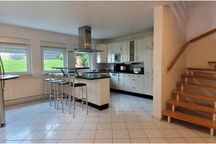 Reihenendhaus mit Kamin und schönem Garten in Frankfurt am Main