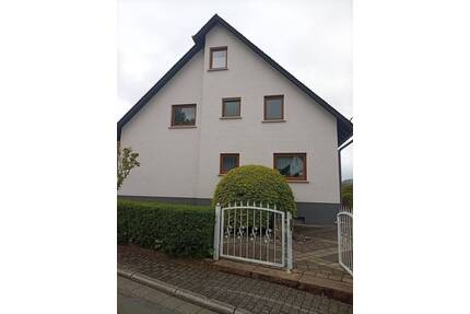 Geräumige 5-Zimmer-Wohnung in Haiger-Niederroßbach mit Balkon
