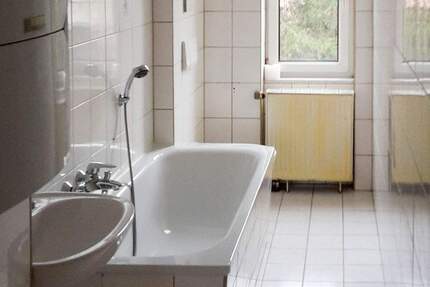 Attraktive Altbauwohnung in ruhiger Wohnlage - Naumburg (Saale)