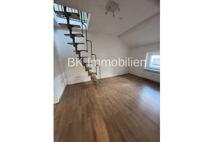 ** Kaufpreisreduzierung ** Frisch renovierte Wohnung mit neuer Einbauküche und Dachterrasse.. - Duisburg / Obermarxloh