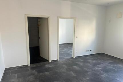 Neu renovierte EG 63 qm m. eigenem Eingang Keller u.Stellplatz - Bielefeld Senne