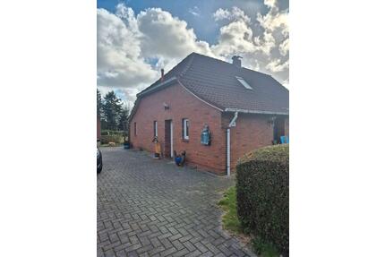 Einfamilienhaus-Landhaus Fehnhaus in 26529 Leezdorf - Upgant-Schott