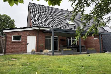 ++RESERVIERT++IMMOBILIEN GUMNIOR präsentiert: Sehr gepflegte DHH in beliebter Wohnlage von Salzbergen-Holsten - Salzbergen / Holsten