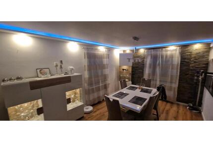 1 Familienhaus - 470.000,00&nbsp;EUR Kaufpreis, ca.&nbsp; 100,00&nbsp;m&sup2; in Fellbach (PLZ: 70736) Oeffingen