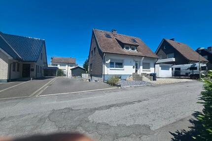 Haus EinZweifamilienhaus - 240.000,00&nbsp;EUR Kaufpreis, ca.&nbsp; 160,00&nbsp;m&sup2; in Warstein (PLZ: 59581)