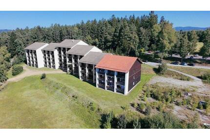 Zwei Wohnungen - ein Kauf: Flexibles Wohnkonzept mit Weitblick. - Regen