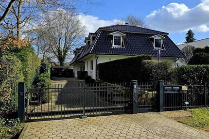 Stilvolles Einfamilienhaus mit großzügigem Garten und klassischer Eleganz - Hamburg Sasel