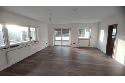 Große teilrenovierte Wohnung - 1.350,00&nbsp;EUR Kaltmiete, ca.&nbsp; 133,00&nbsp;m&sup2; in Gaggenau (PLZ: 76571)