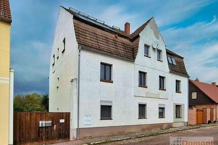 Vielseitiges Mehrfamilienhaus mit 5 Wohneinheiten, Garten und eigener Zufahrt - großes Potenzial. - Merseburg