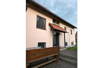 Gepflegtes Einfamilienhaus mit Fernwärme & 3 Garagen - Wertingen