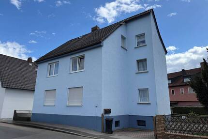 Renovierungsbedürftiges Zweifamilienhaus in Schwandorf