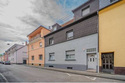 Mehrfamilienhaus mit zwei modernisierten Einheiten, Garten und Dachterrasse in ruhiger Lage - Ludwigshafen am Rhein Oppau