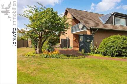 Zentrumsnah in Brackwede: Zweifamilienhaus mit Doppelgarage und großem Gartengrundstück - Bielefeld