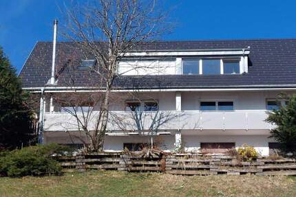 Charmante 2,5-Zimmer-Dachgeschosswohnung mit Balkon und herrlichem Blick in ruhiger Ortsrandlage - Todtnau Todtnauberg