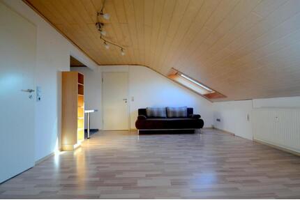 2 Zimmer DG-Wohnung mit PKW Außenstellplatz in Horkheim - Heilbronn