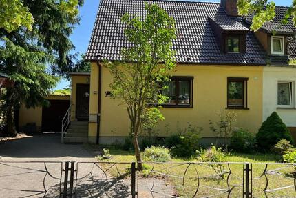 Doppelhaushälfte mit Vollkeller, Garage und großem Grundstück - Rostock Alt Bartelsdorf