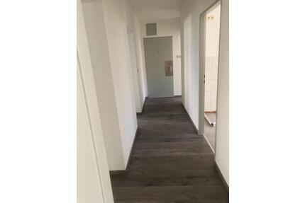 Helle 3 ZKB mit kleinem Balkon - 496,00&nbsp;EUR Kaltmiete, ca.&nbsp; 76,00&nbsp;m&sup2; in Pirmasens (PLZ: 66953)