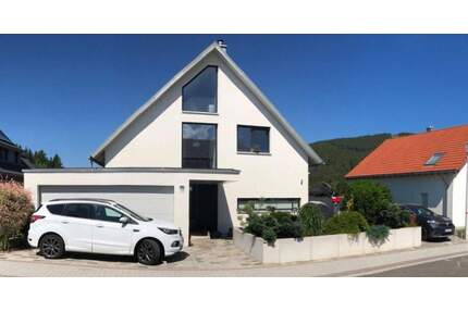 Einfamilienhaus mit Einliegerwohnung und Pool - Titisee-Neustadt