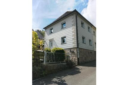 Doppelhaushälfte Arzberg - 70.000,00&nbsp;EUR Kaufpreis, ca.&nbsp; 90,00&nbsp;m&sup2; in Arzberg (PLZ: 95659)