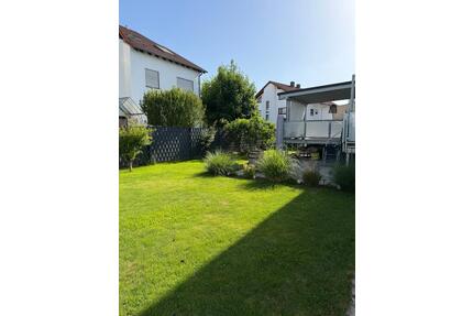 Kernsanierte 4,5-Zi.-Erdgeschosswohnung mit XXL-Garten & 2 Garage - Stutensee